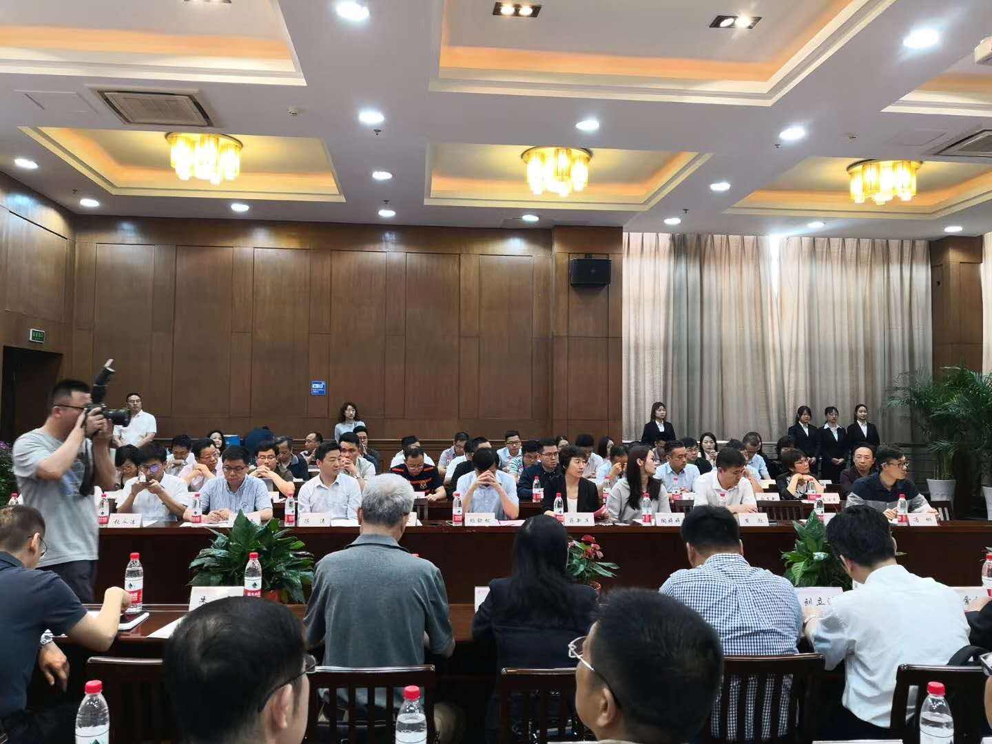 常州輕工職業(yè)技術(shù)學(xué)院聘請江蘇亮彩電子有限公司章九余總經(jīng)理為專(zhuān)業(yè)指導委員會(huì )委員