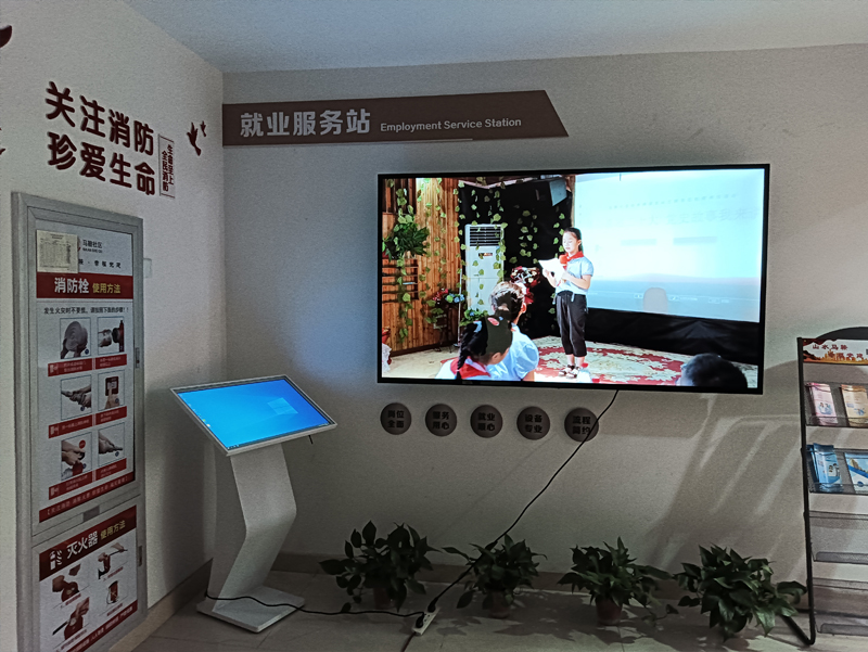 無(wú)錫某社區廣告機